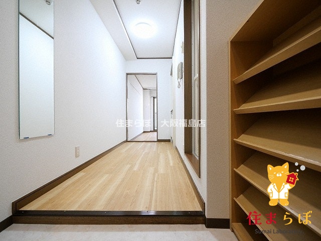 玄関　「気になったら、LINEで気軽に相談できますよ。」