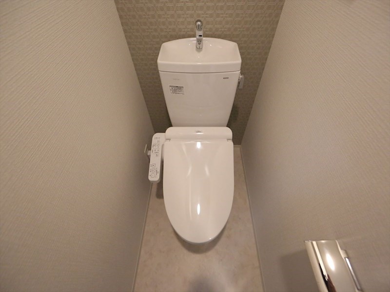 トイレ　温水洗浄暖房便座付トイレ