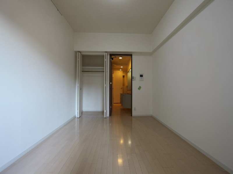 居室・リビング　洋室7.5帖　クローゼット付（収納充実してます）エアコン付