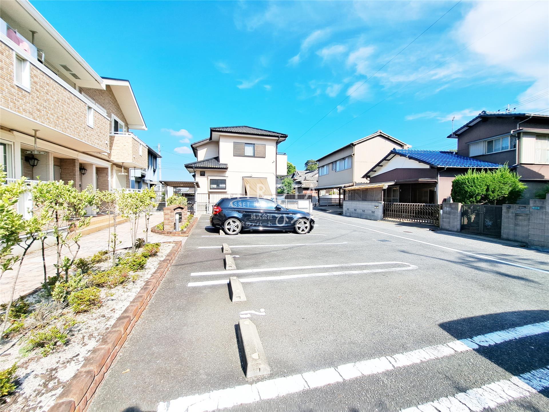 駐車場　ダイソー・どんどん亭