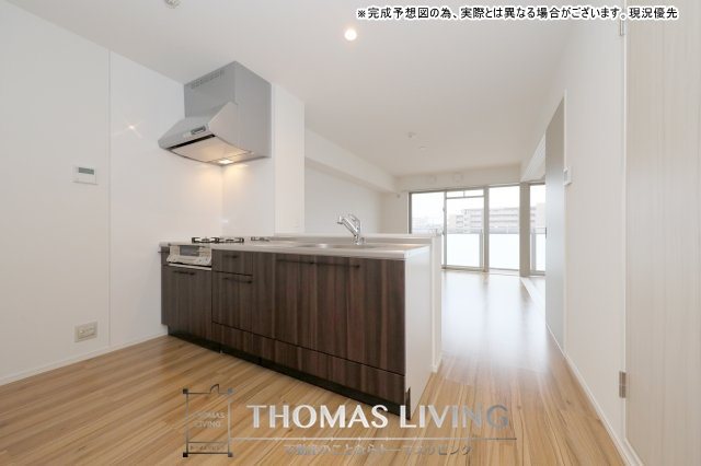 キッチン　窓が多くて明るいですよ。