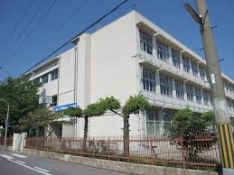 中学校　堺市立三国丘中学校（中学校）まで821m
