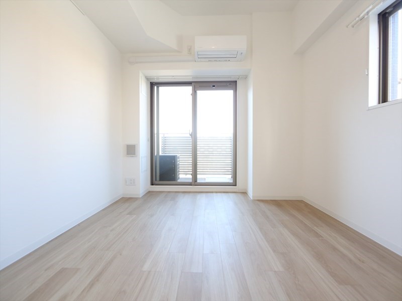 バルコニー　洋室8.8帖　2面採光　エアコン完備　バルコニー