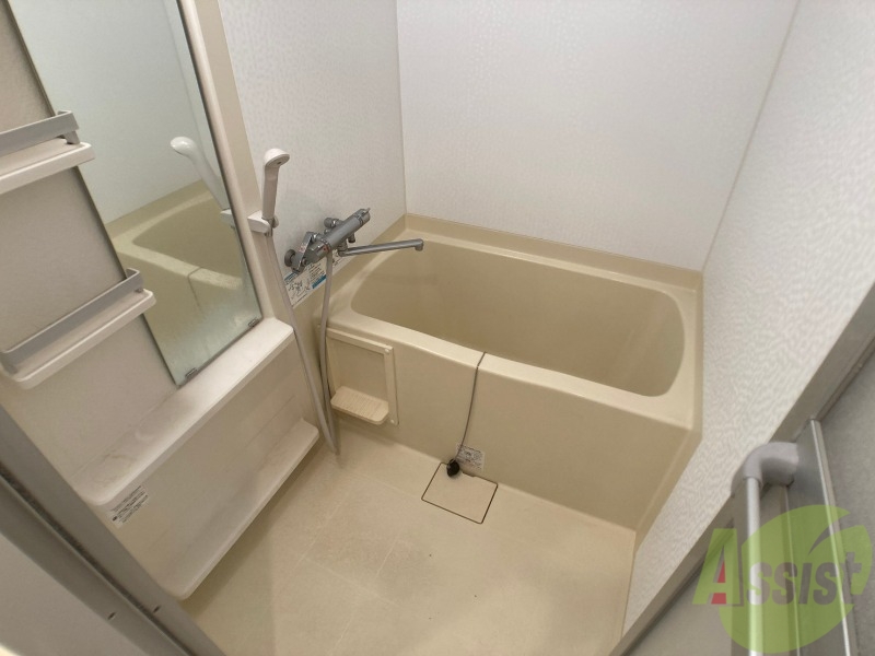 バス・シャワールーム　バスルームはこちらです。広々としてゆったり休めます。