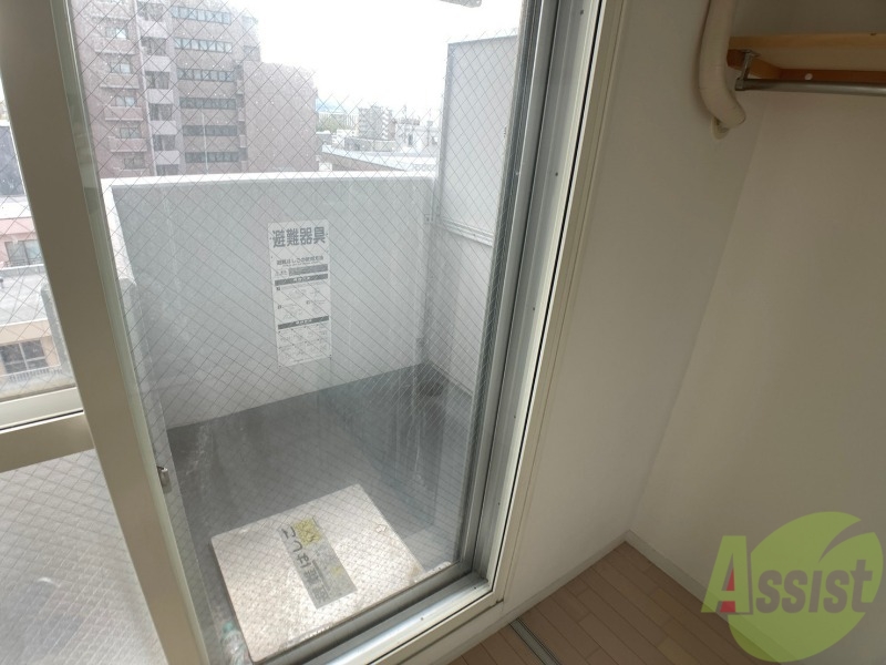 バルコニー　こちらはバルコニー。洗濯物が干せるようになっています。