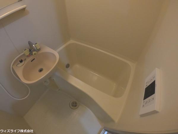 バス・シャワールーム　写真は同タイプの別のお部屋のものです。