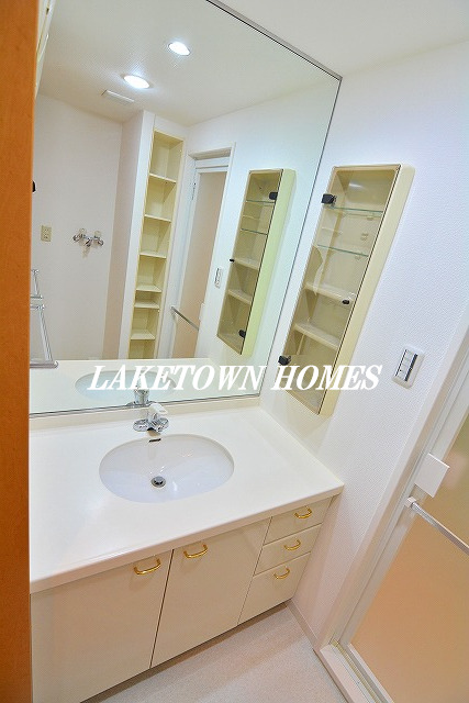 洗面設備　独立洗面台です。