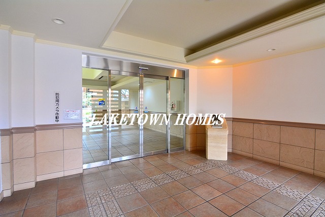 エントランス　オートロック付きのエントランスです。