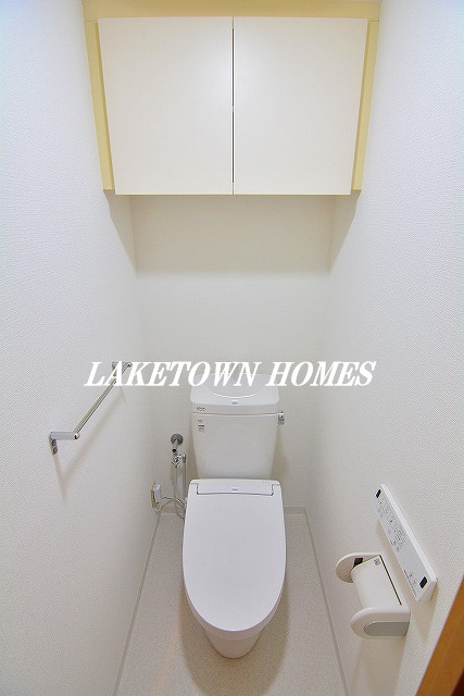 トイレ　温水洗浄暖房便座付のトイレです。