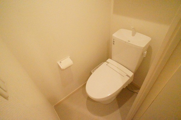 トイレ　毎日使うものだから、人に優しく清潔な温水洗浄機能付きトイレ