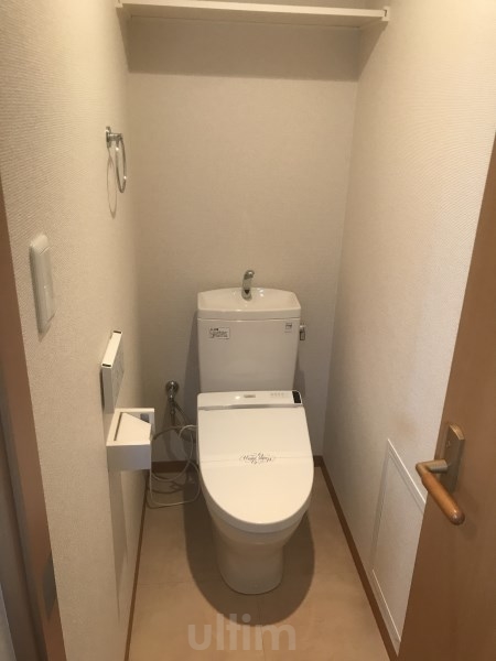 トイレ　※別のお部屋のお写真です。御参考までに。