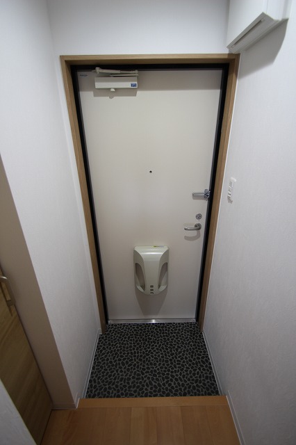 玄関　同物件別号室の写真です。