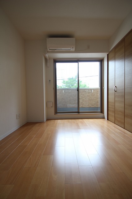 居室・リビング　同物件別号室の写真です。