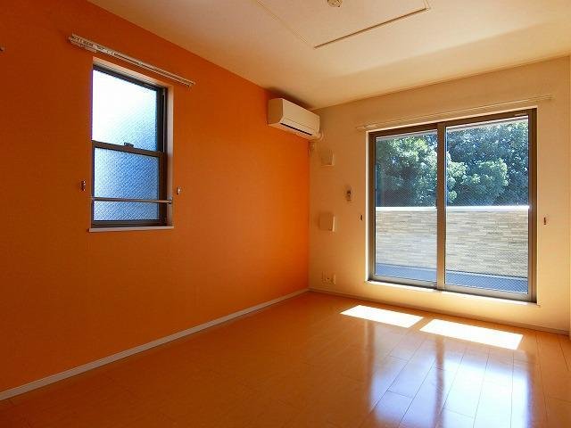 居室・リビング　こちらの居間で趣味の時間をお楽しみください