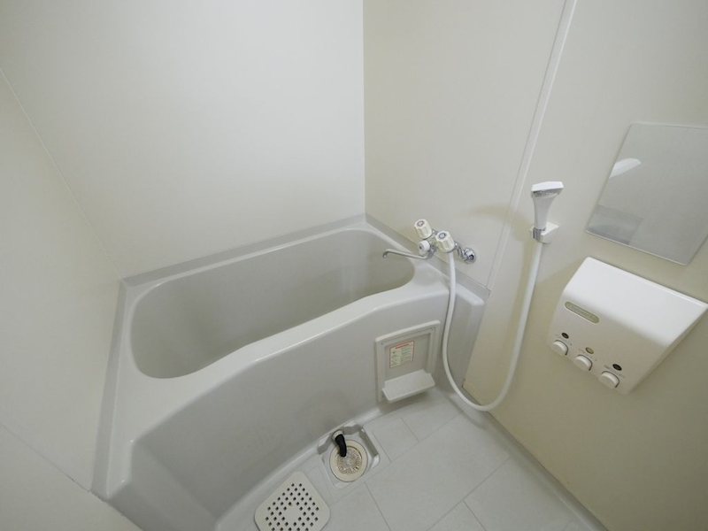 バス・シャワールーム　シャワー