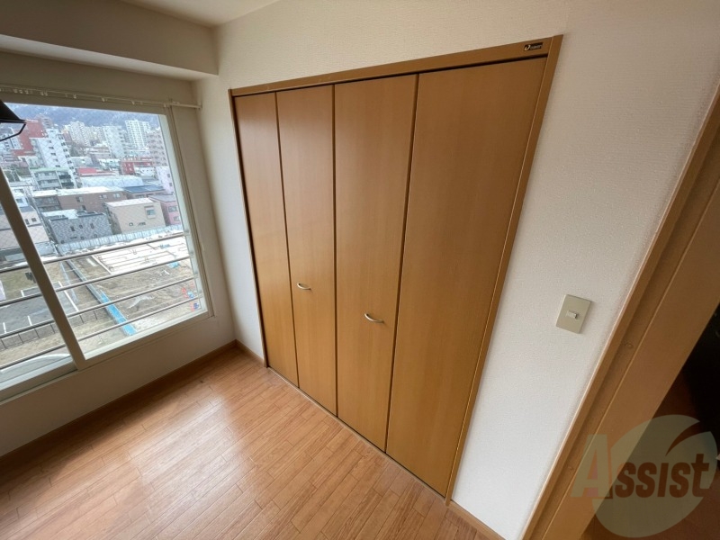 収納　寝室の収納です。部屋がすっきり片付きます。