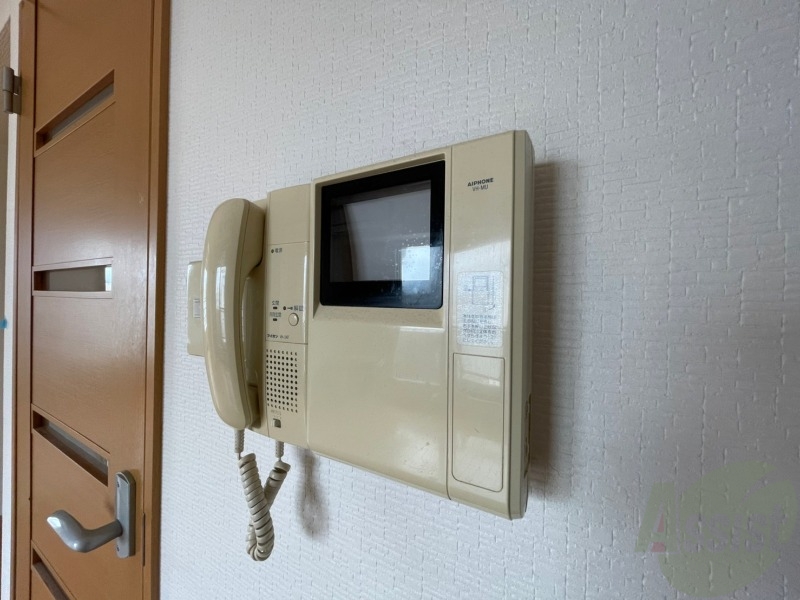 セキュリティ　ＴＶモニター付インターホンです。来客者の顔が見えるので安心！