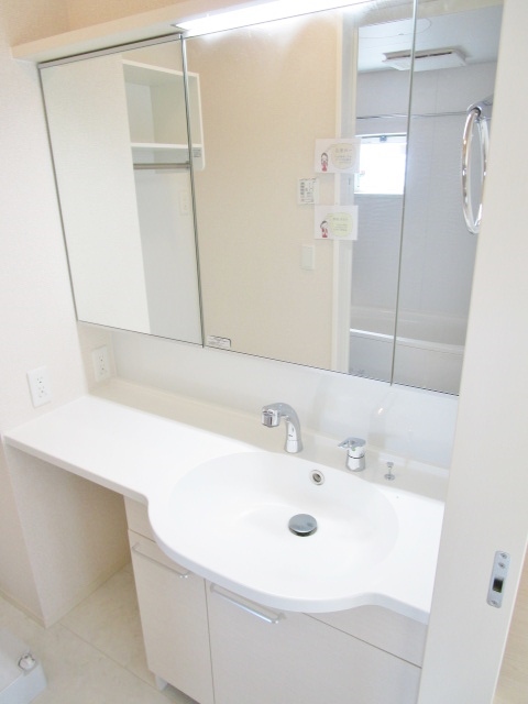 洗面設備　同施工会社の参考写真です