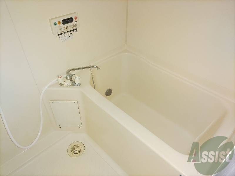 バス・シャワールーム　浴室は綺麗で追い焚きも付いて気持ちよくお過ごしいただけます。