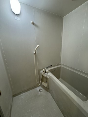 バス・シャワールーム　同物件別部屋参考写真です。