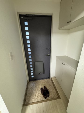 玄関　同物件別部屋参考写真です。