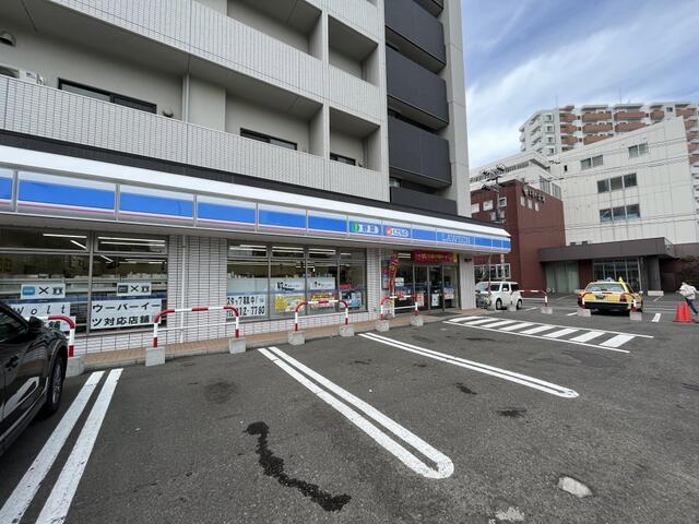 コンビニ　ローソン札幌東札幌2条店（コンビニ）まで413m