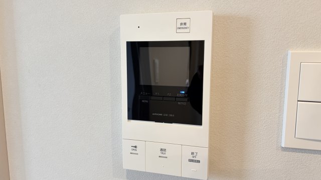 セキュリティ　TVモニター付きドアホンです