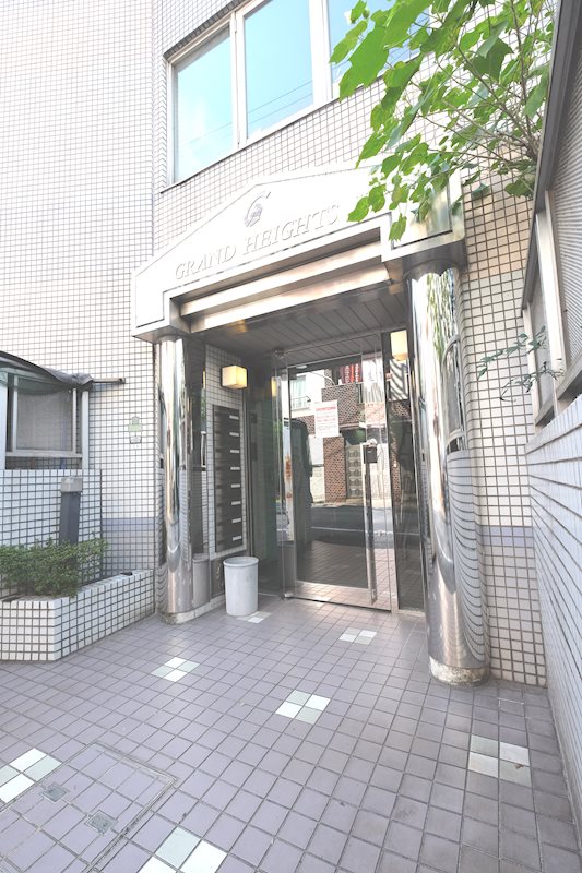エントランス　正面玄関