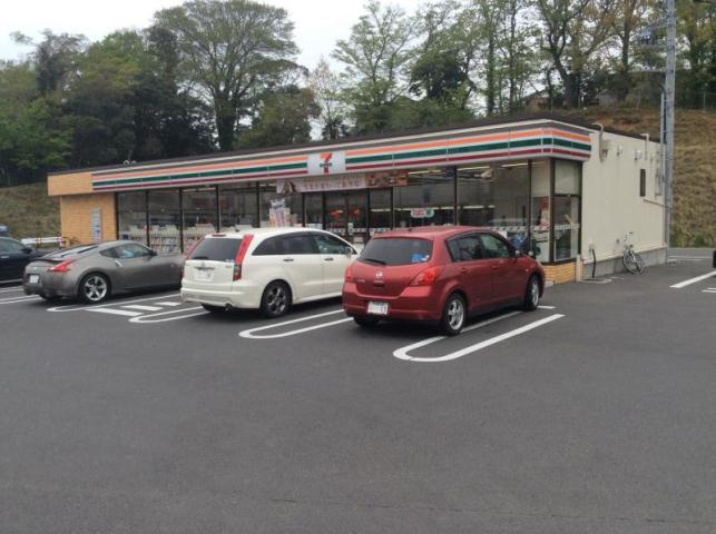 コンビニ　セブンイレブン（コンビニ）まで273m