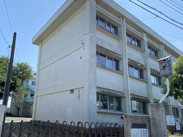 小学校　藤沢市立長後小学校（小学校）まで474m