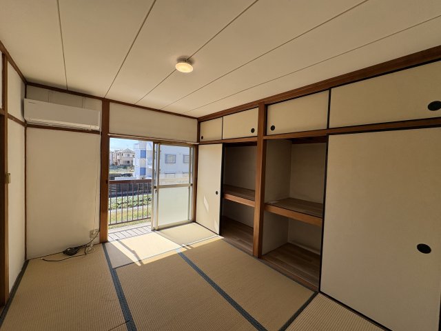 ヴィクトリアコート太子町Iの居間写真