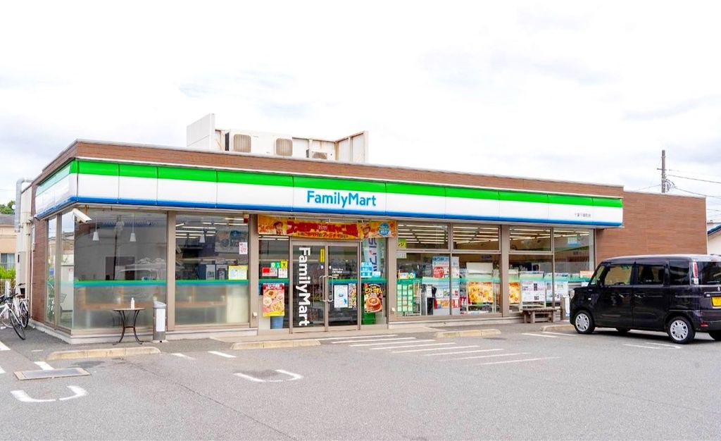 コンビニ　ファミリーマート千葉千種町店（コンビニ）まで390m