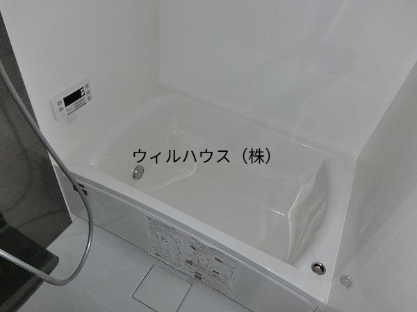 バス・シャワールーム　浴室乾燥機、追い焚き機能付きバス！