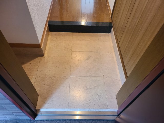 玄関　リアン東山