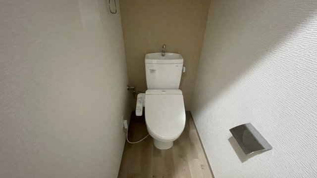 トイレ　同物件別号室のものです。