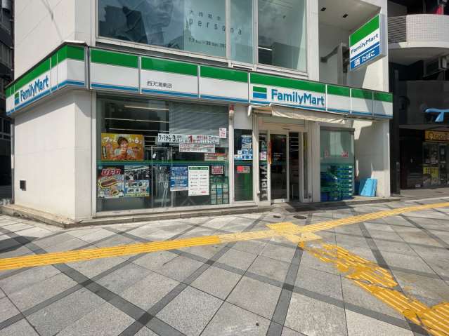 コンビニ　ファミリーマート西天満東店（コンビニ）まで371m