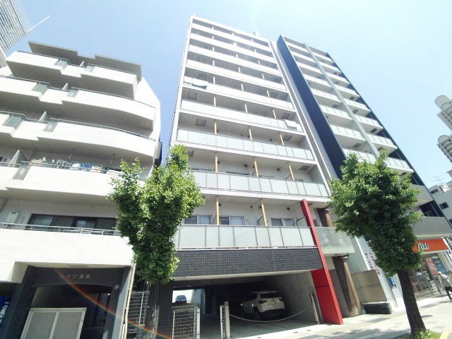 建物外観　オートロック付。
