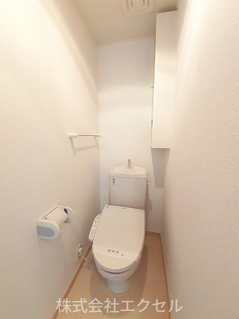 トイレ　温水洗浄便座です。