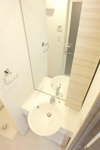 洗面設備　スペースが確保できる洗面所です