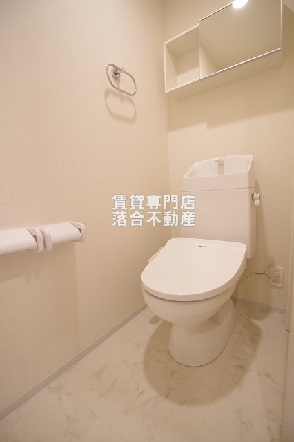 トイレ　温水洗浄暖房便座付き♪