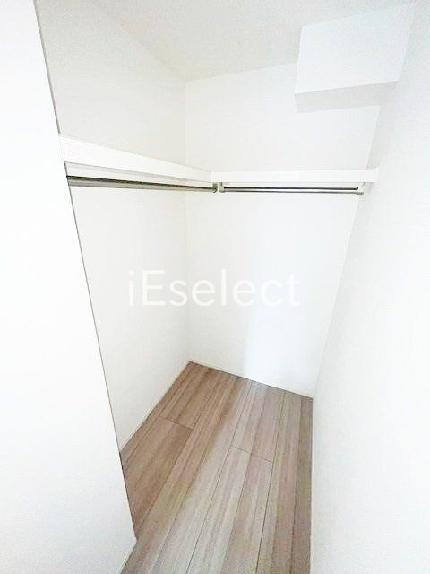 収納　奥行きのあるウォークインクローゼット