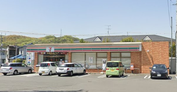 コンビニ　セブンイレブン福山高西町店（コンビニ）まで306m