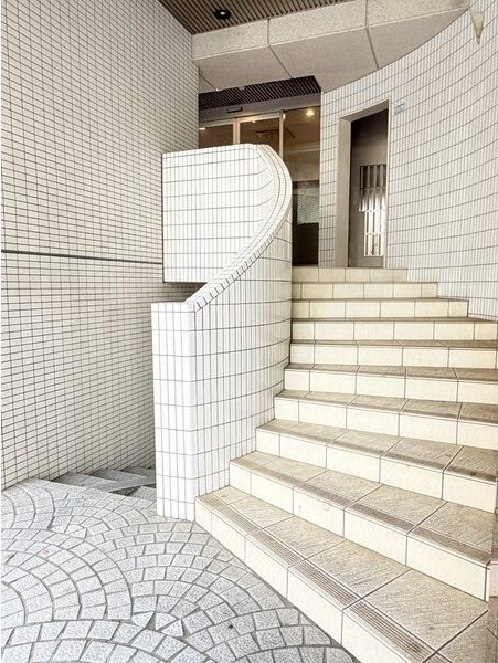 エントランス　名古屋で一番初期費用の安い賃貸専門の不動産会社です(^^)