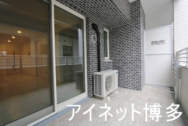バルコニー　広いバルコニーでガーデニングでもいかがですか