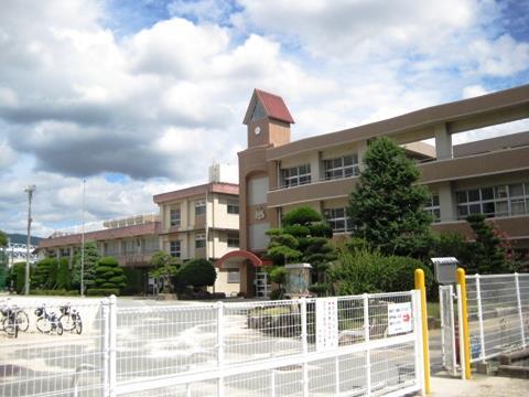 小学校　山口市立大歳小学校（小学校）まで1808m