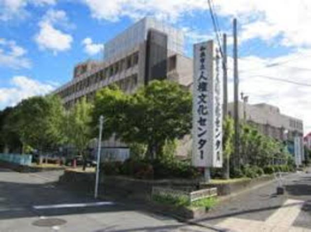 図書館　和泉市立人権文化センター図書室にじのとしょかん（図書館）まで629m