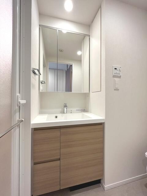 洗面設備　※写真は同タイプ住戸です。?