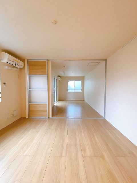 居室・リビング　リビングダイニングキッチン14.1帖☆洋室7.6帖のお部屋に
