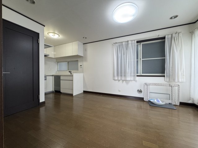 居室・リビング　★明るいフローリングの角部屋です★