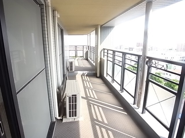 バルコニー　開放的で明るい空間を演出してくれるバルコニーです